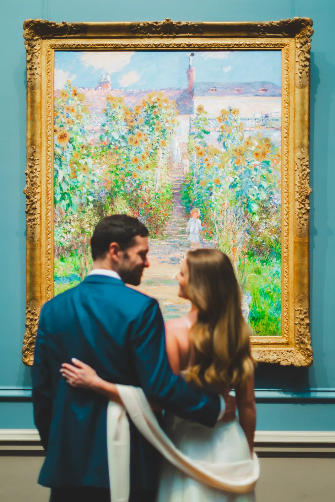 Arm in arm before a Monet